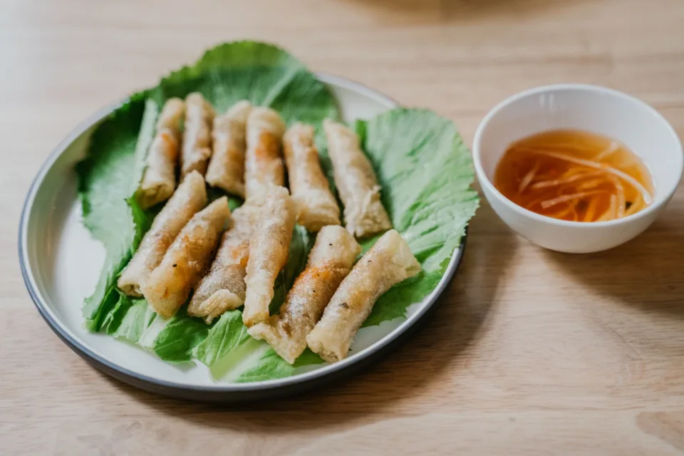 Đầu bếp và nhân viên tại quán